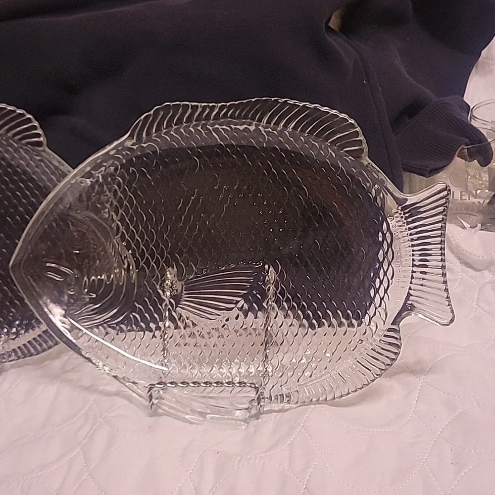 McKee Glass USA poisson fish platter 8" x 11" oven safe. No flaws. Set of 2. - Picture 3 of 5